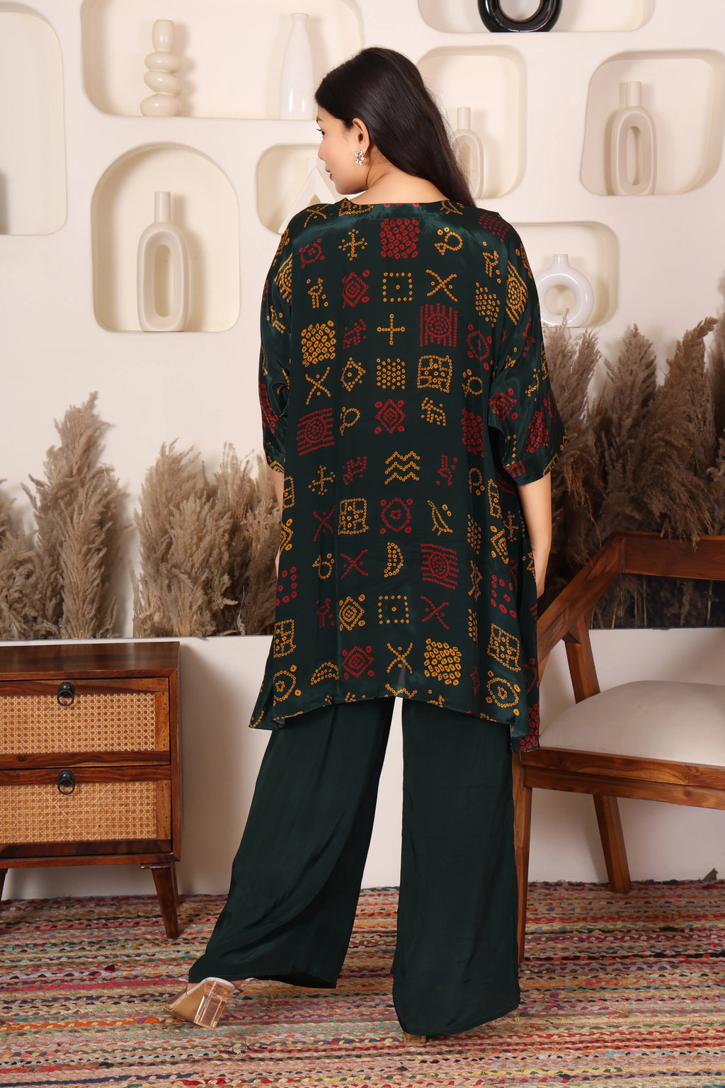 Woman wearing a dark green patterned Kaftan Coord Set